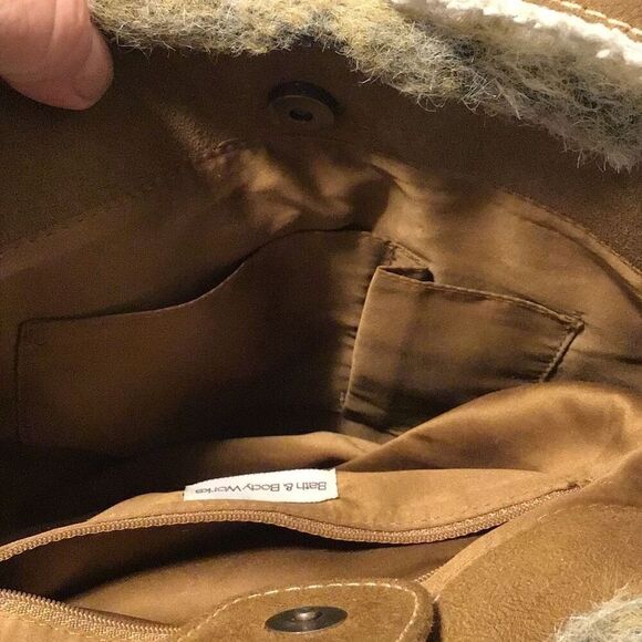  sweet, fuzzy, purse by bath and Bodywork’s - Picture 6 of 6